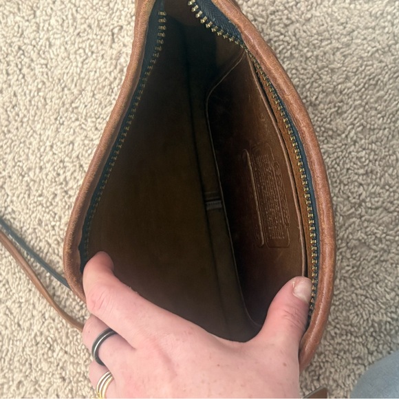 Rare Vintage (70s/80s) Coach Camel Brown Leather Crossbody Zip Bag Made in NYC - Picture 5 of 11